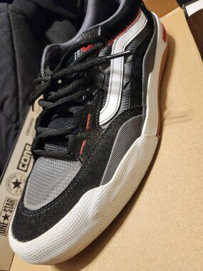 Men's Skate 2 Wayvee Vans Size 10.5 Red & Black